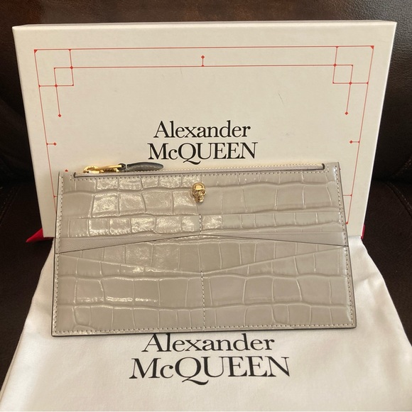 ALEXANDER McQUEEN Women’s Skull Flat Zip Wallet - Picture 3 of 7